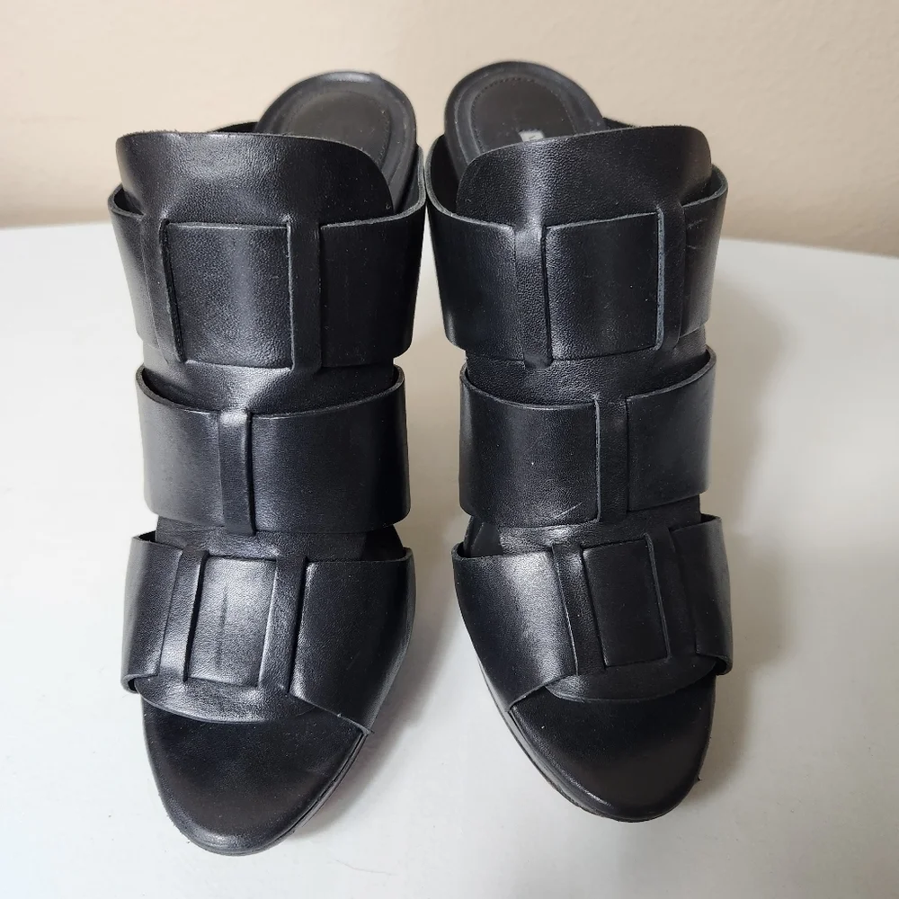 Vera Wang Lavender Black Leather Strappy Peep Toe Platform Block Heels-Size 8.5